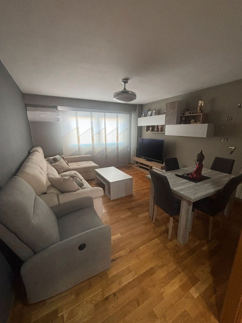 Living room of Flat for sale in  Zaragoza Capital  with Heating, Parquet flooring and Storage room