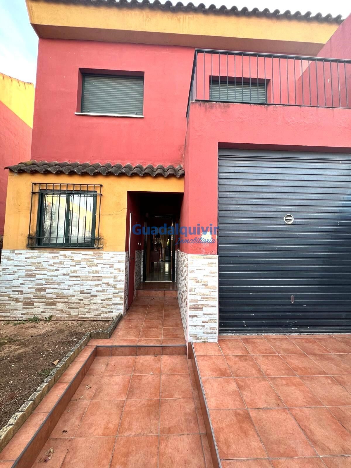 Exterior view of Single-family semi-detached for sale in Alcalá de Guadaira  with Private garden, Terrace and Storage room