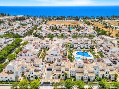 Vista exterior de Àtic en venda en Marbella amb Terrassa, Traster i Piscina