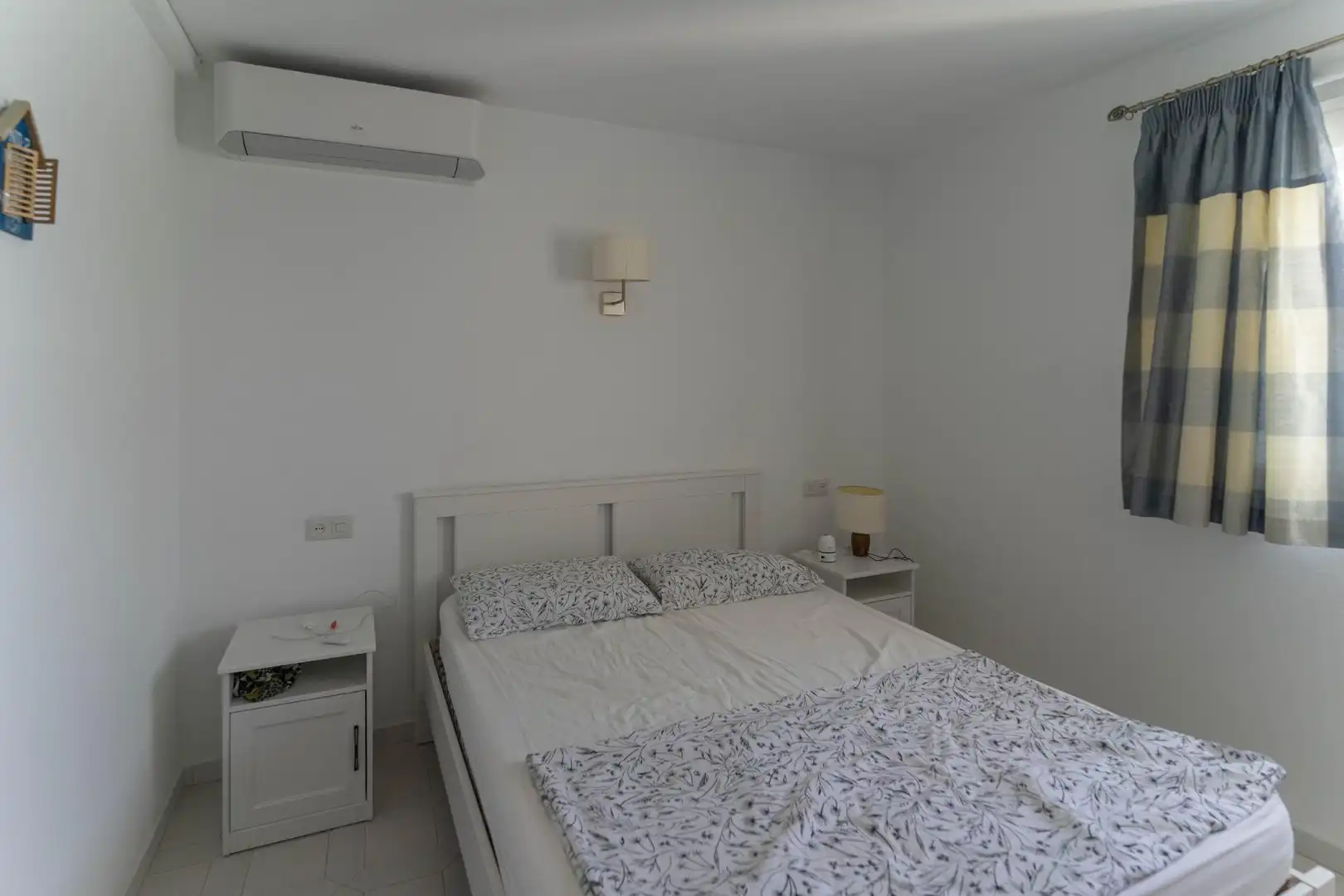 Dormitori de Pis de lloguer en Mijas amb Aire condicionat, Calefacció i Jardí privat