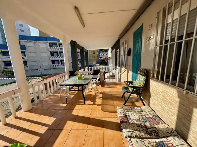 Terrasse von Erdgeschoss zum Verkauf in Cullera mit Klimaanlage, Heizung und Privatgarten
