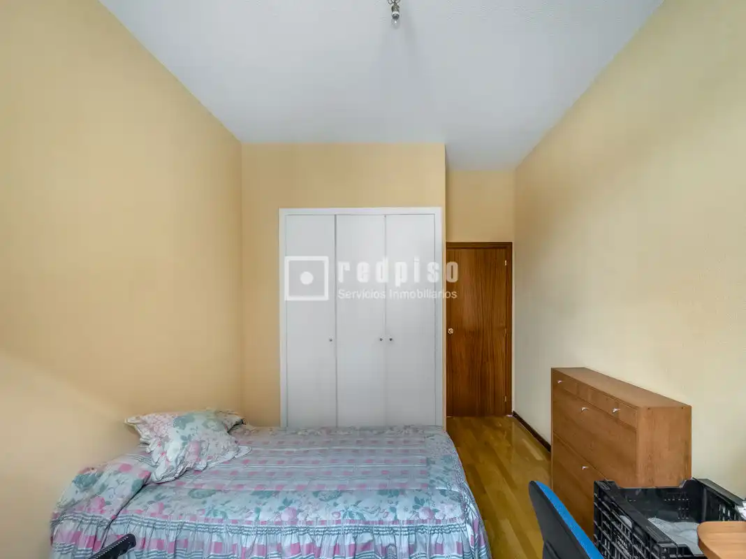 Bedroom of Flat for sale in Madrid  with Heating, Private garden and Parquet flooring