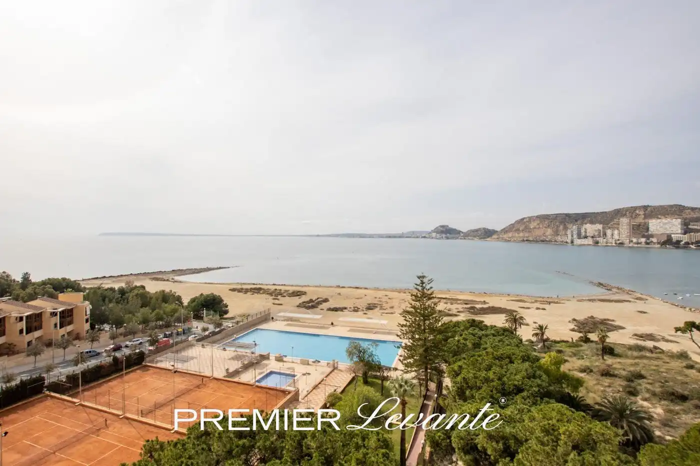 Habitación de Piso en venta en Alicante / Alacant con Aire acondicionado, Calefacción y Jardín privado