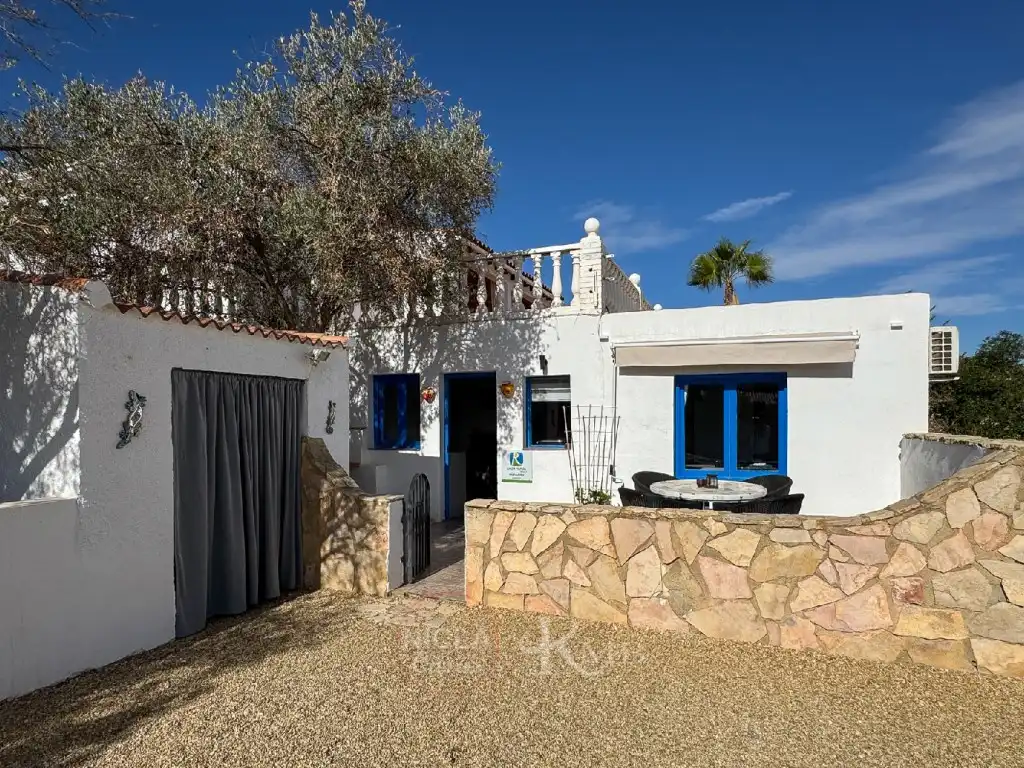 Vista exterior de Casa o xalet en venda en Antas amb Aire condicionat, Jardí privat i Terrassa