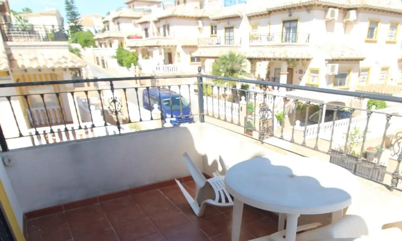 Terrassa de Casa adosada en venda en Orihuela amb Jardí privat, Terrassa i Moblat
