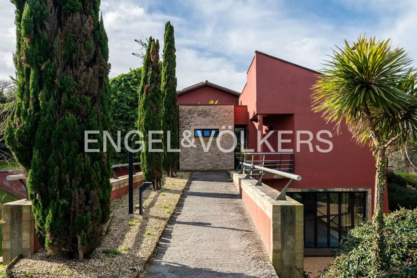 Vista exterior de Casa o chalet en venta en Donostia - San Sebastián  con Aire acondicionado, Calefacción y Jardín privado