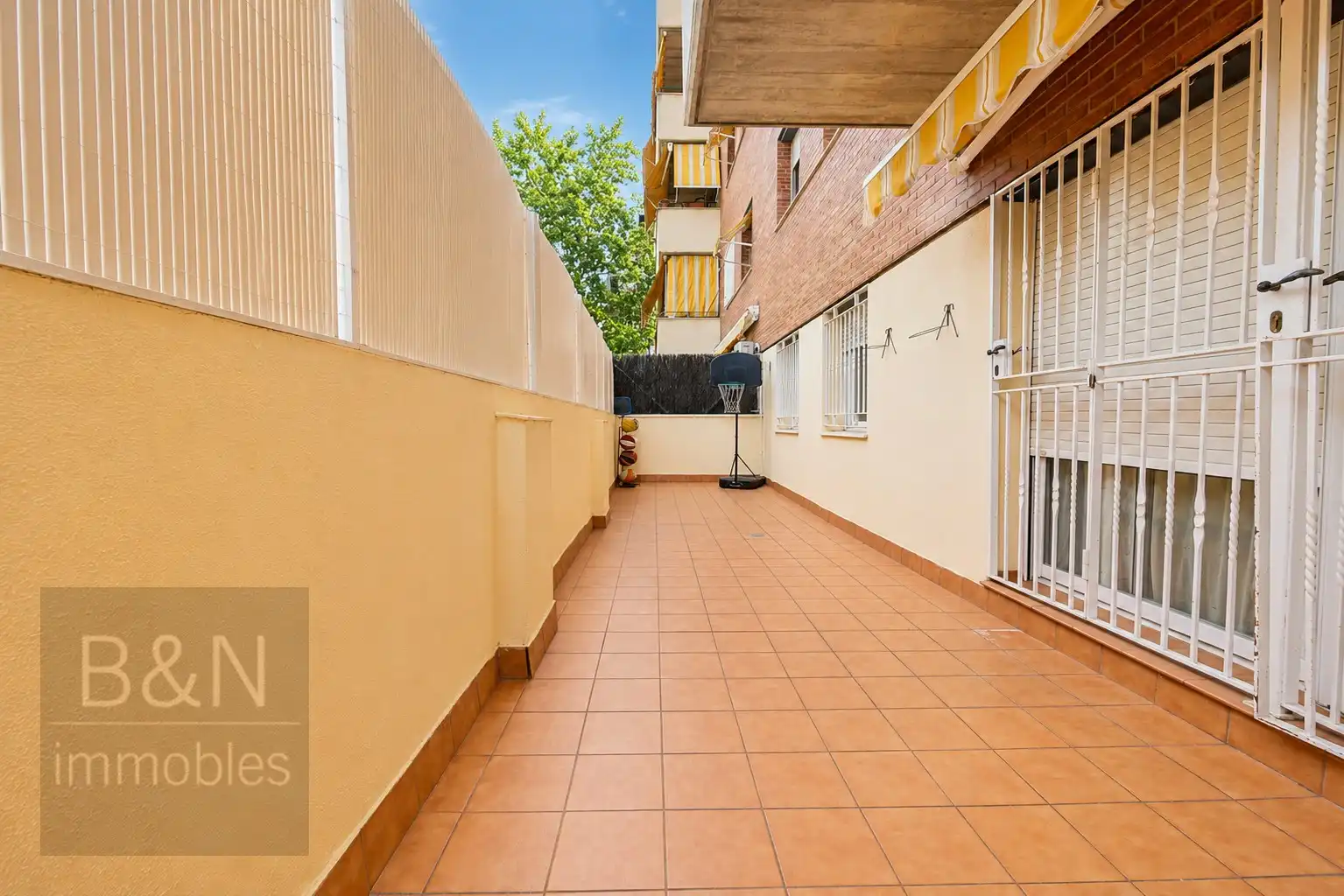 Vista exterior de Pis en venda en Terrassa amb Calefacció i Terrassa
