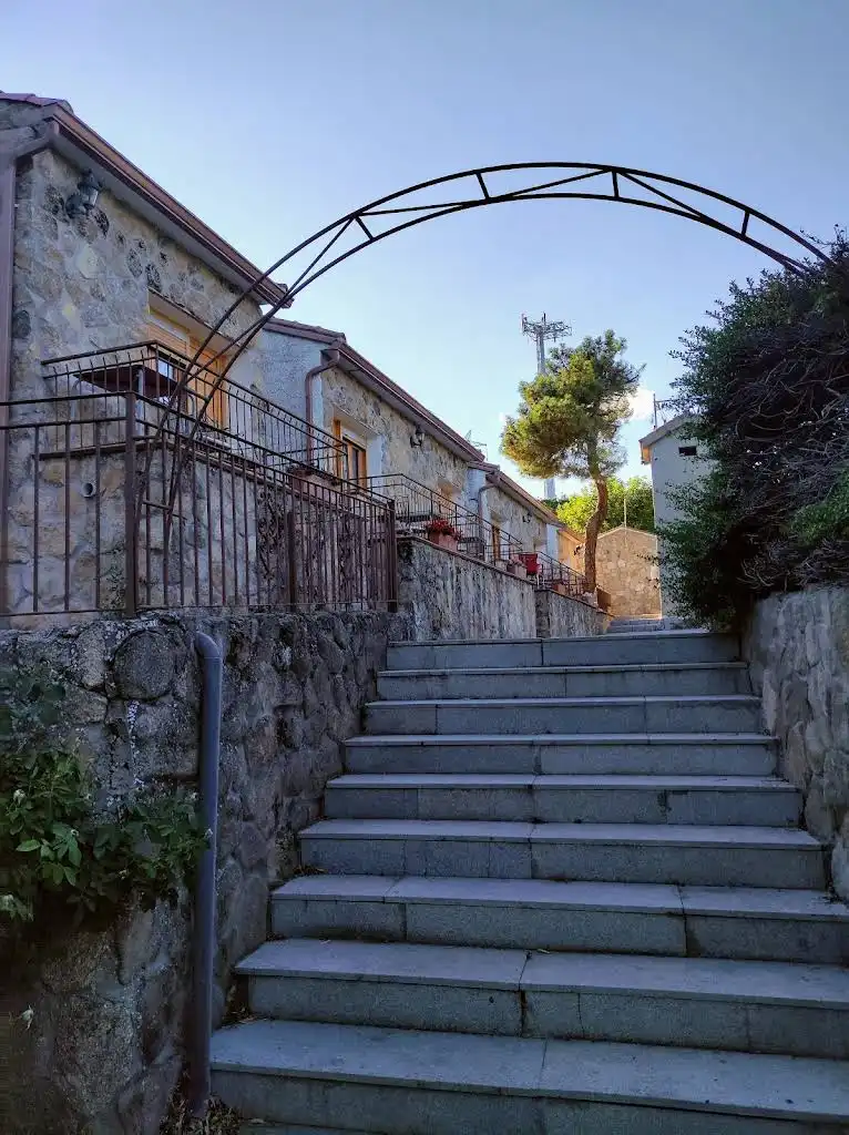 Außenansicht von Gebäude zum Verkauf in Guadarrama