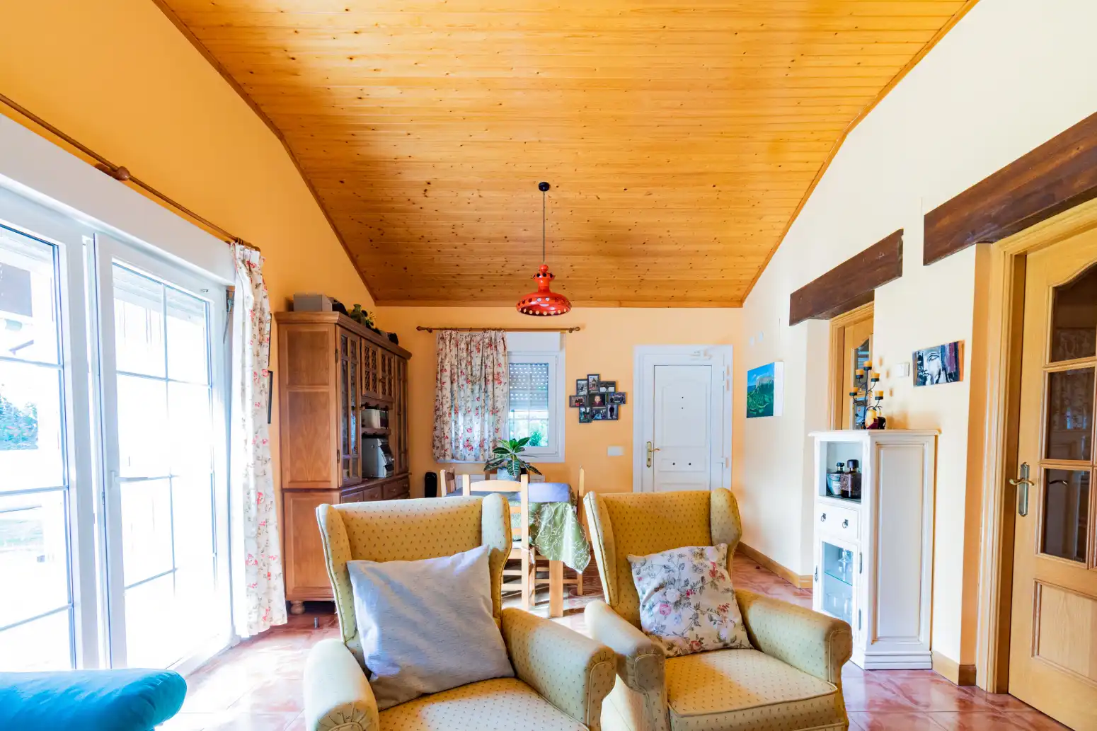 Sala de estar de Casa o chalet en venta en Ayegui / Aiegi con Calefacción, Trastero y Piscina