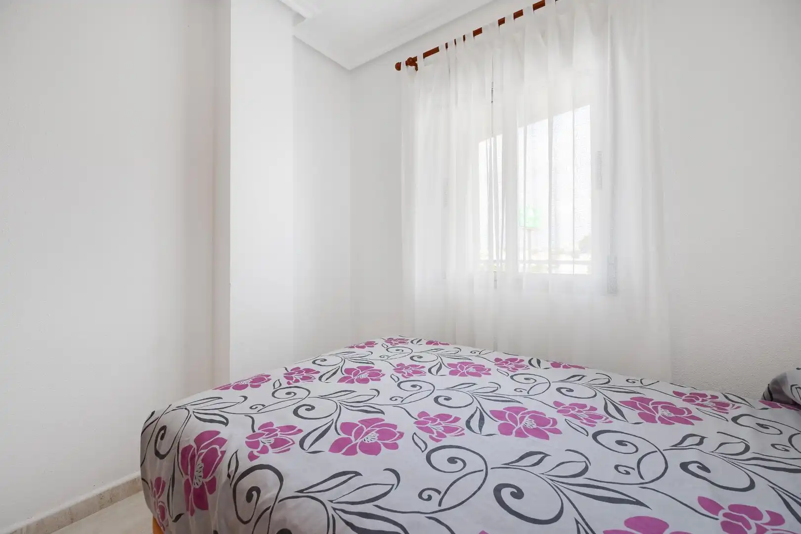 Habitación de Piso en venta en Orihuela con Aire acondicionado, Amueblado y Piscina comunitaria