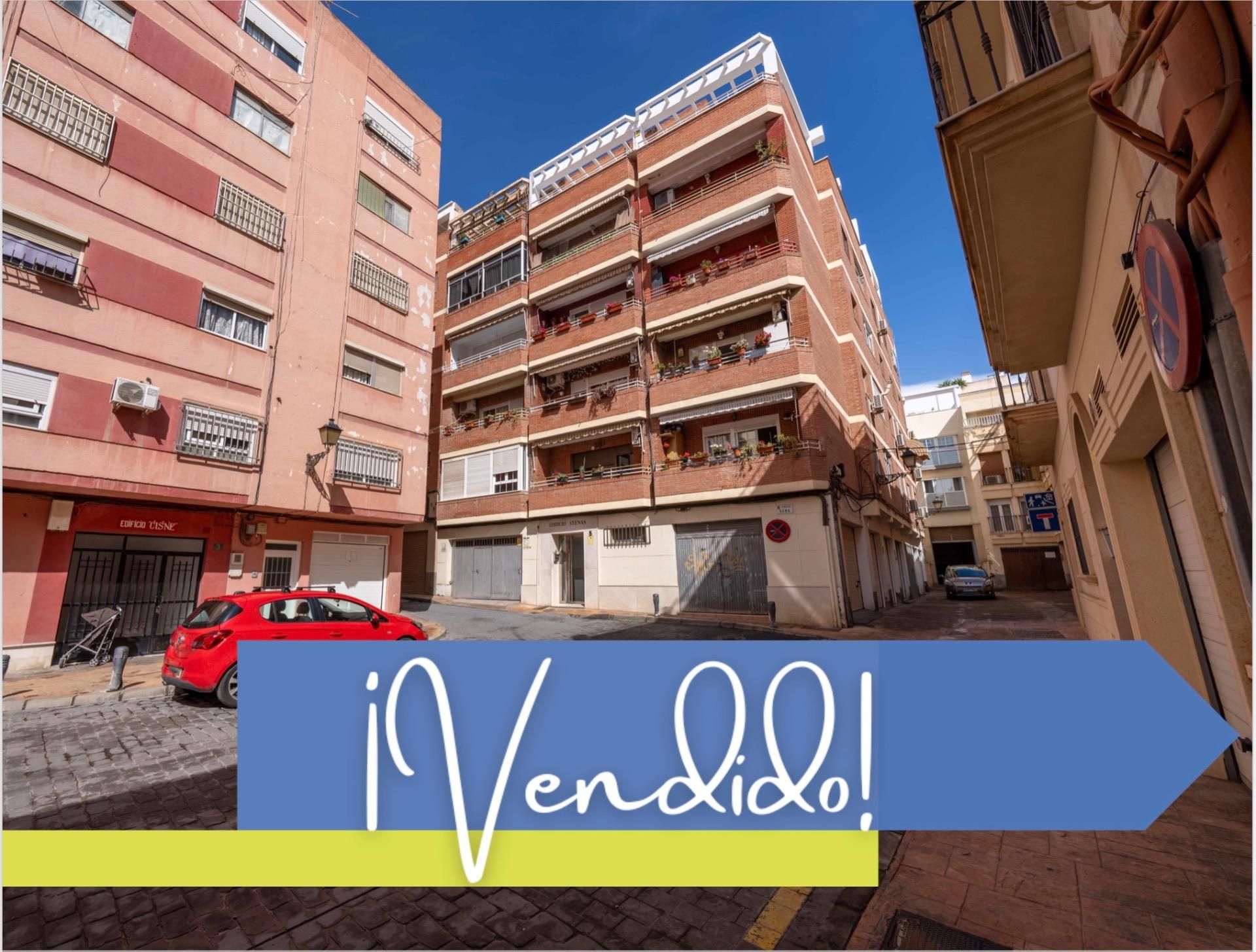 Vista exterior de Pis en venda en  Almería Capital amb Aire condicionat
