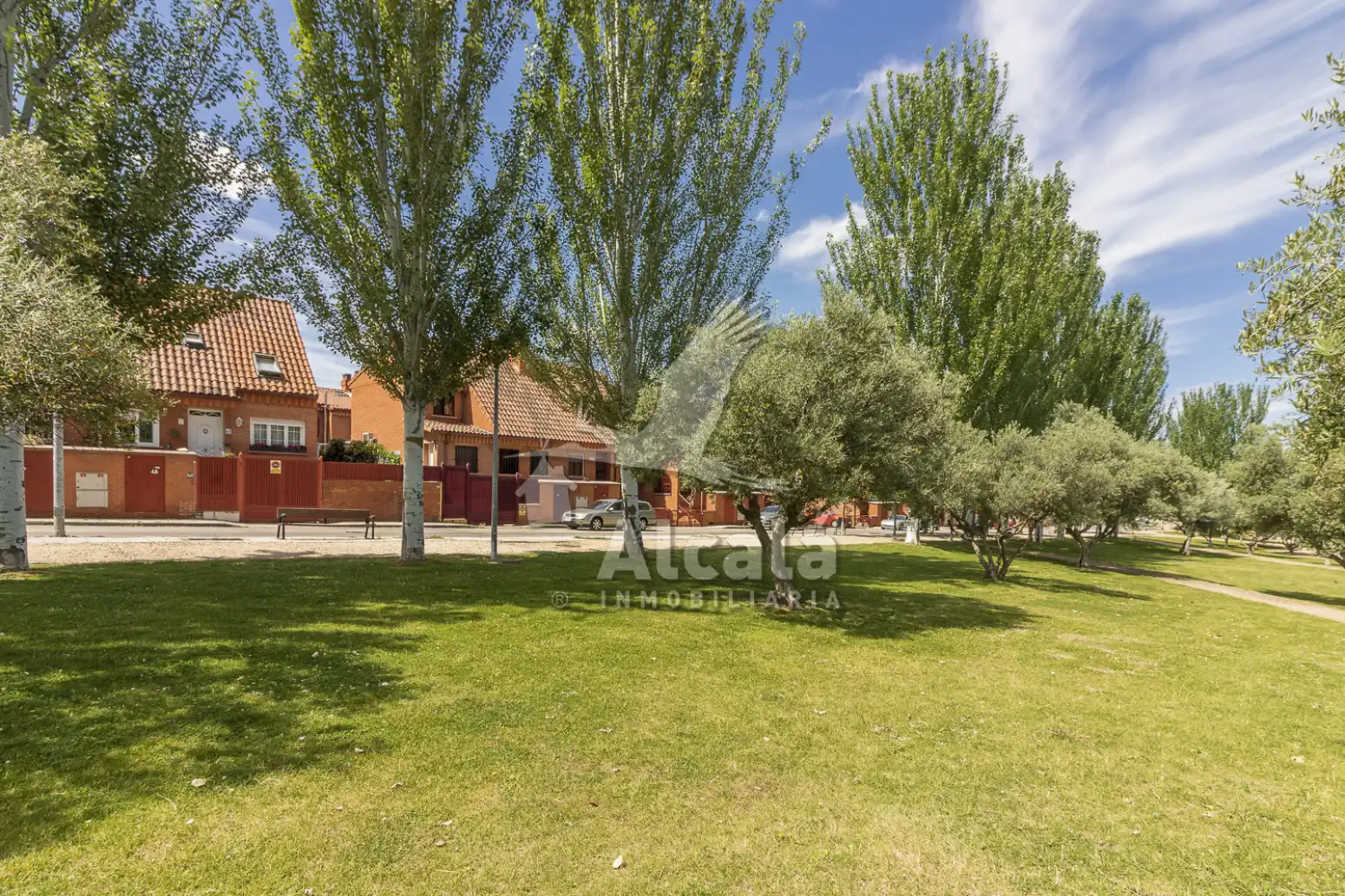 Jardí de Casa adosada en venda en Mejorada del Campo amb Aire condicionat, Calefacció i Traster