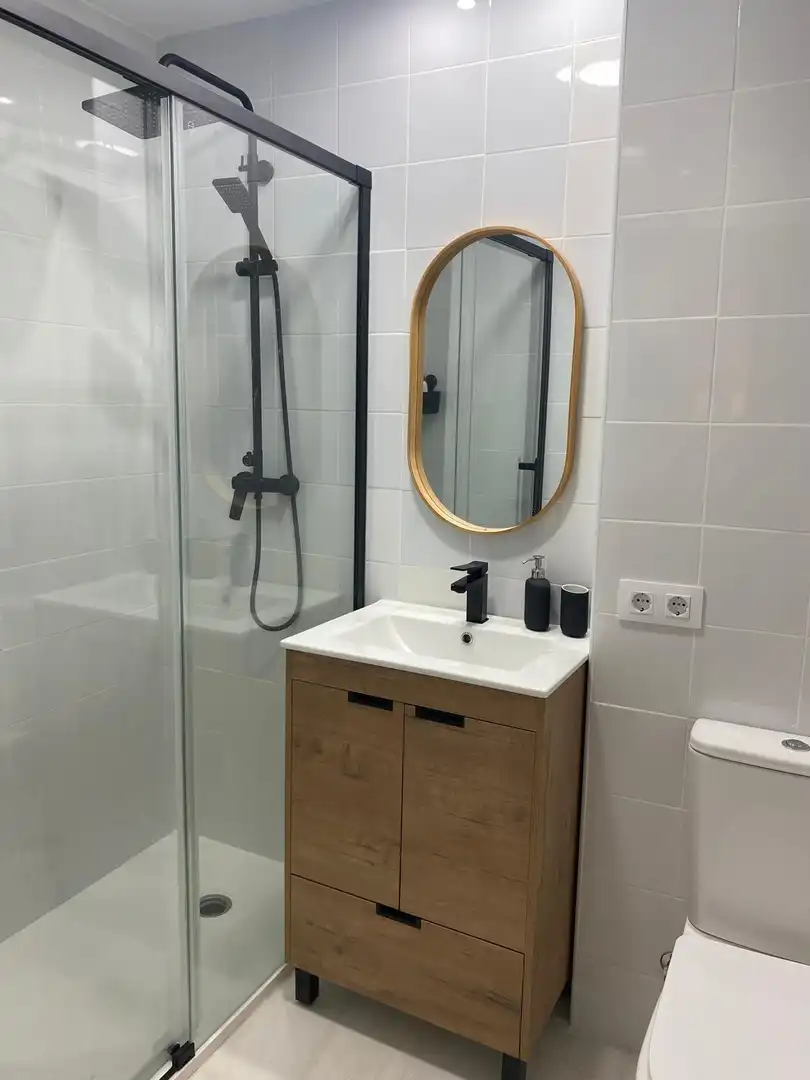 Badezimmer von Wohnung zur Miete in El Puerto de Santa María mit Klimaanlage und Möbliert