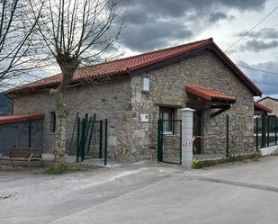 Vista exterior de Casa o xalet en venda en Siero amb Calefacció, Traster i Piscina