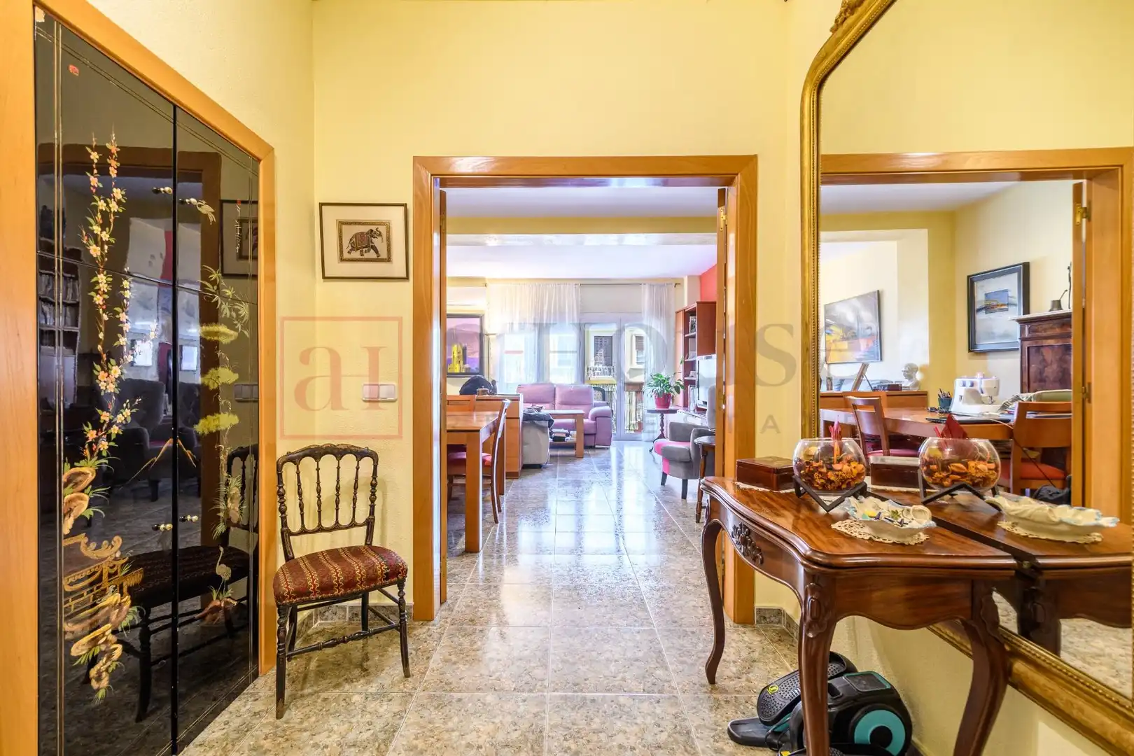 Wohnung zum Verkauf in Barcelona mit Klimaanlage, Heizung und Terrasse