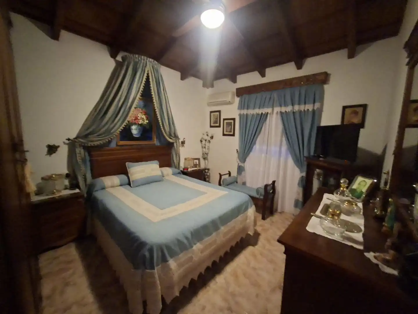 Dormitori de Casa o xalet en venda en San Roque amb Aire condicionat, Calefacció i Jardí privat