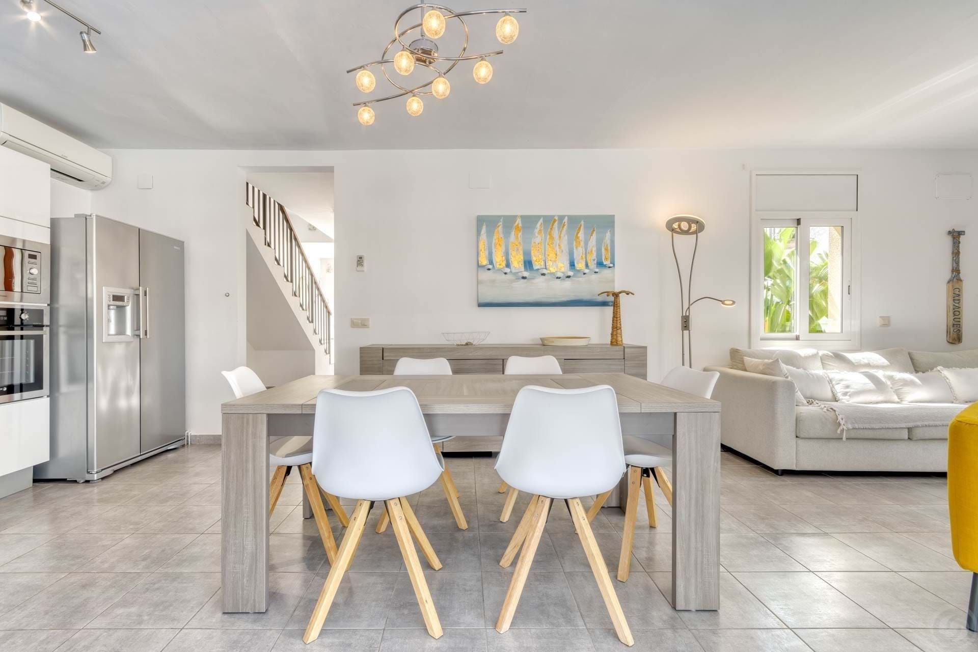 Menjador de Casa o xalet en venda en Empuriabrava amb Aire condicionat, Calefacció i Jardí privat