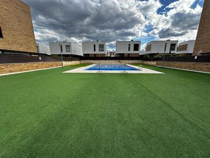 Piscina de Apartament en venda en Lardero amb Aire condicionat, Calefacció i Traster