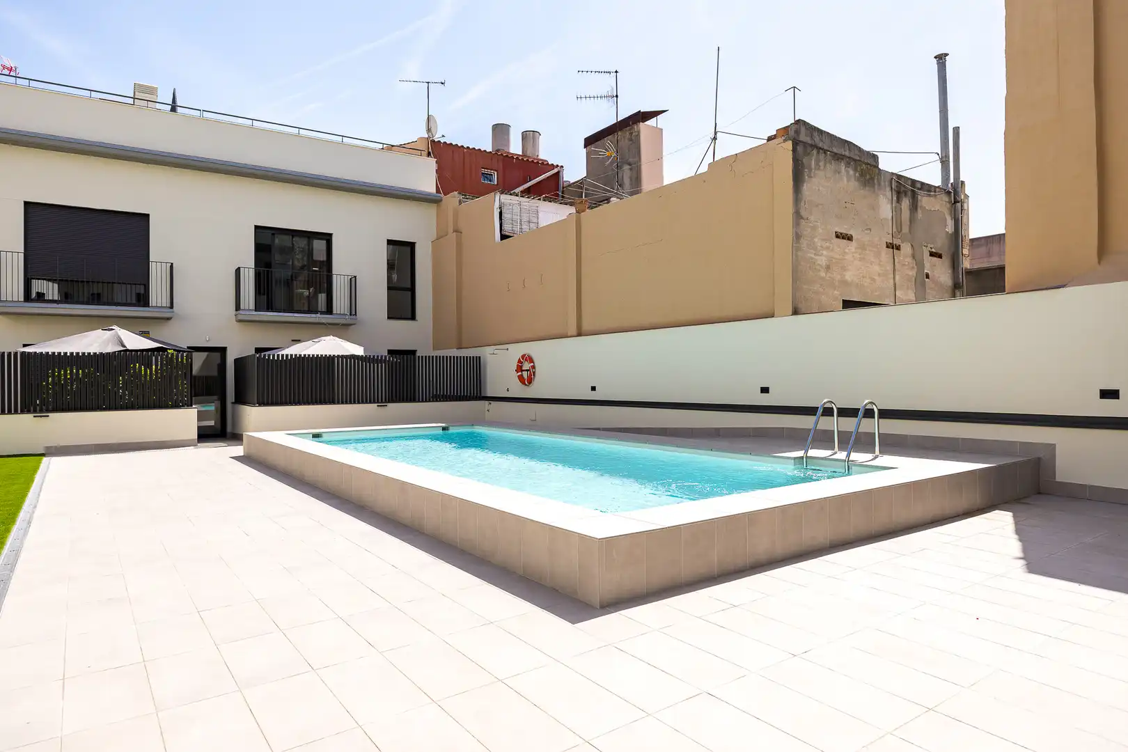 Swimming pool of Apartments for sale in Vilanova i la Geltrú  with Air Conditioner, Heating and Storage room
