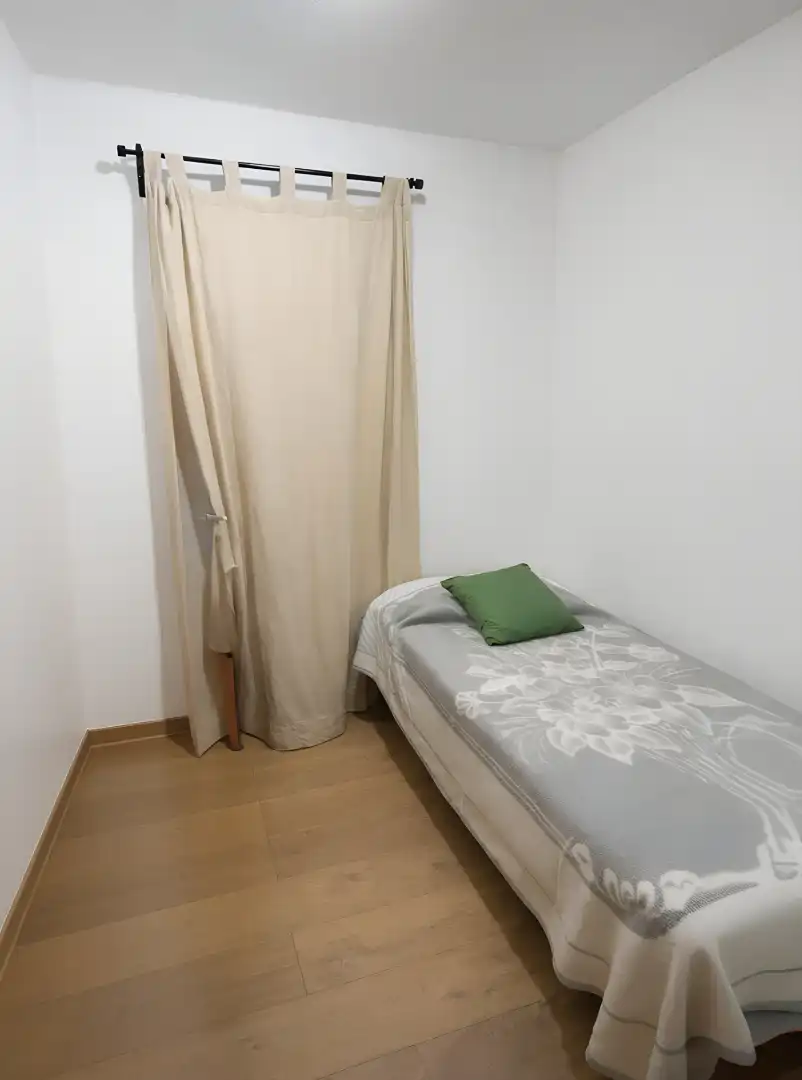 Habitación de Piso en venta en Barcelona con Balcón y Internet