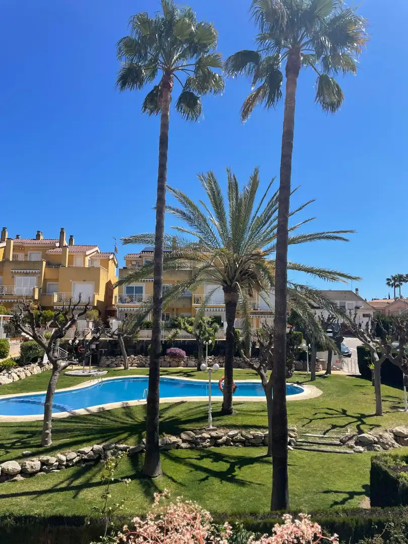 Außenansicht von Einfamilien-Reihenhaus zum Verkauf in Altafulla mit Heizung, Privatgarten und Terrasse