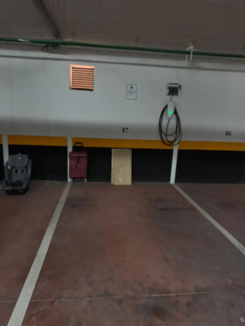 Aparcament de Finca rústica en venda en Torrevieja amb Jardí privat, Piscina i Moblat