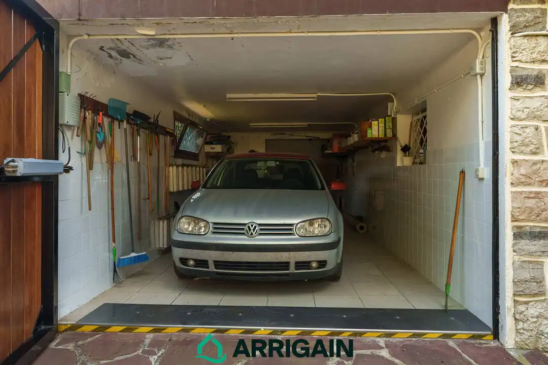 Parking de Casa o chalet en venta en Irun  con Calefacción, Jardín privado y Terraza