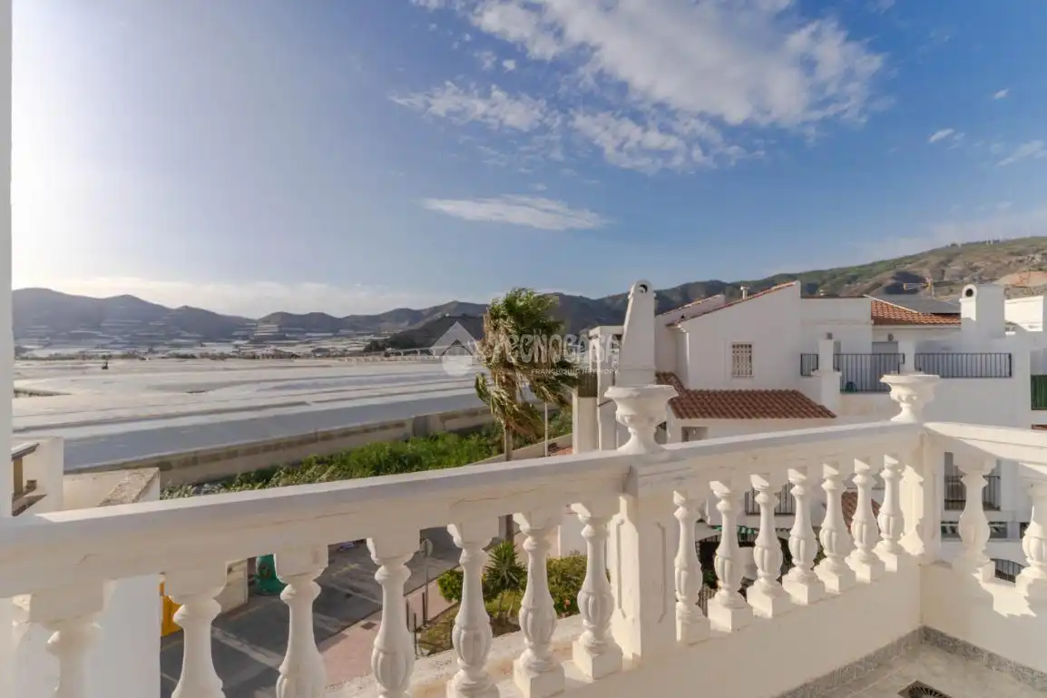 Vista exterior de Casa adosada en venta en Motril con Terraza, Trastero y Balcón