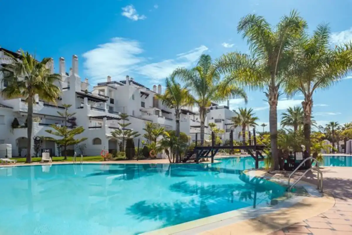 Vista exterior de Apartamento de alquiler en Marbella con Aire acondicionado, Terraza y Amueblado