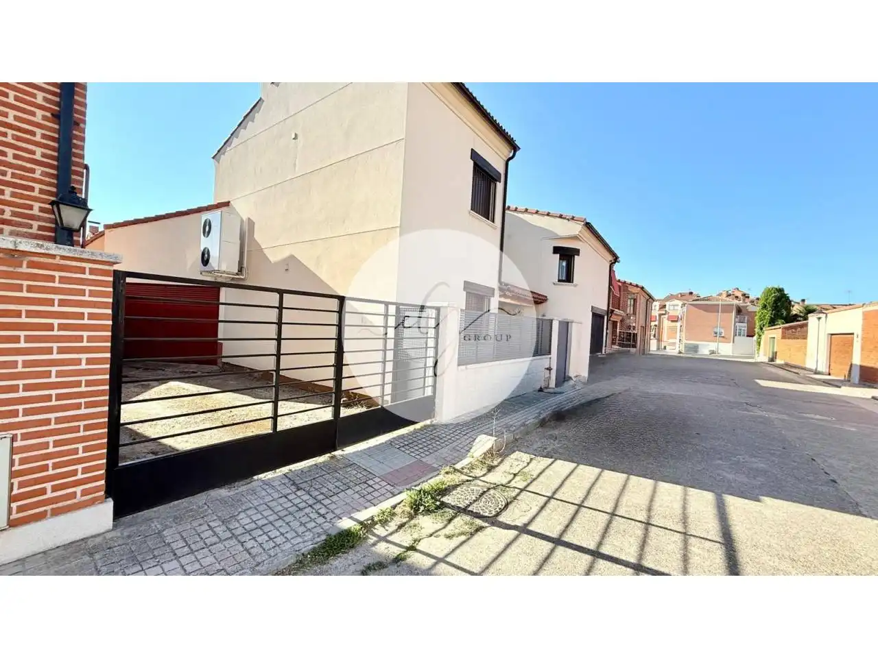 House with garden for sale in Calle Félix María Calleja
