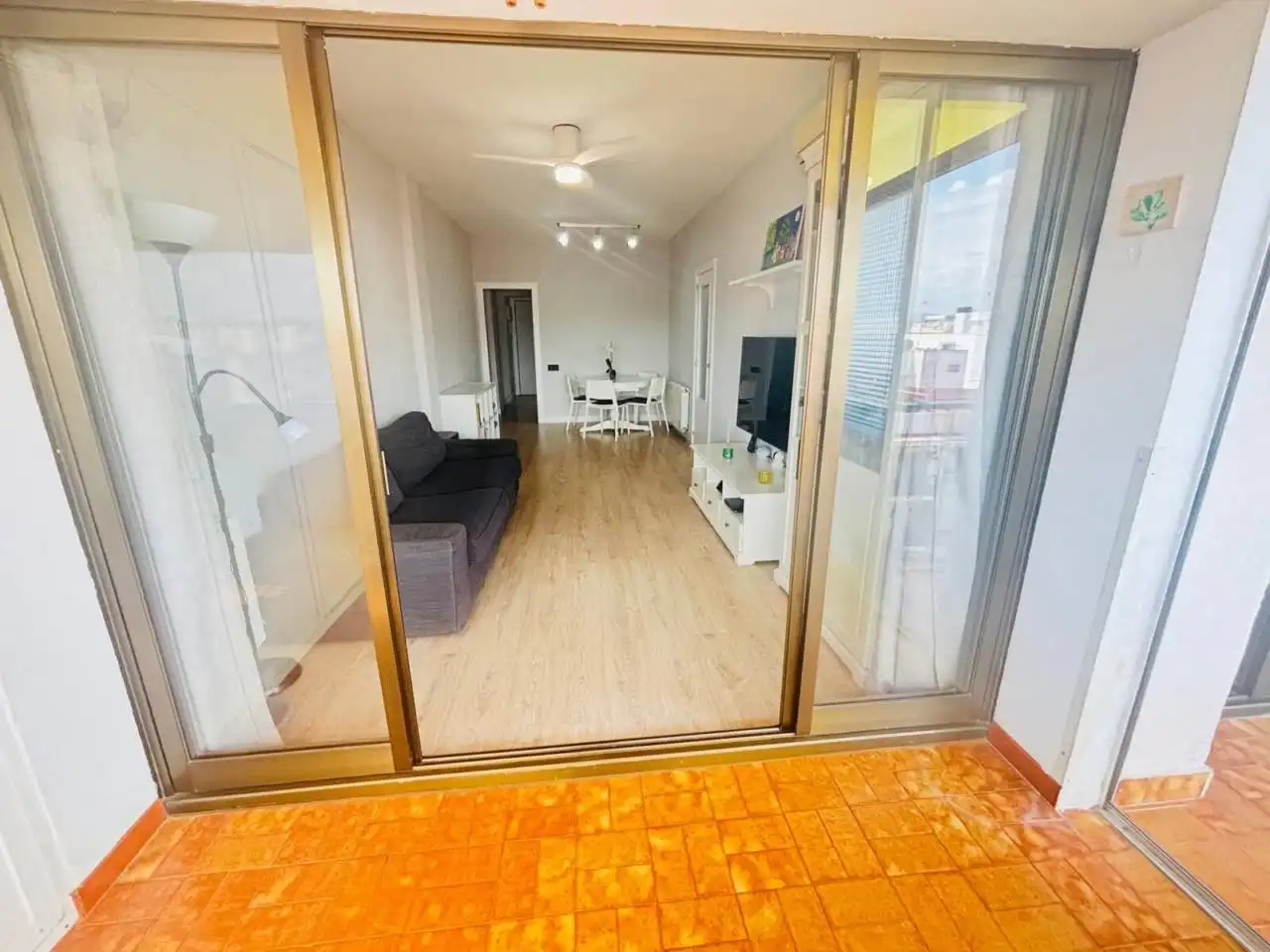 Sala de estar de Ático en venta en Vilanova i la Geltrú con Aire acondicionado, Calefacción y Parquet