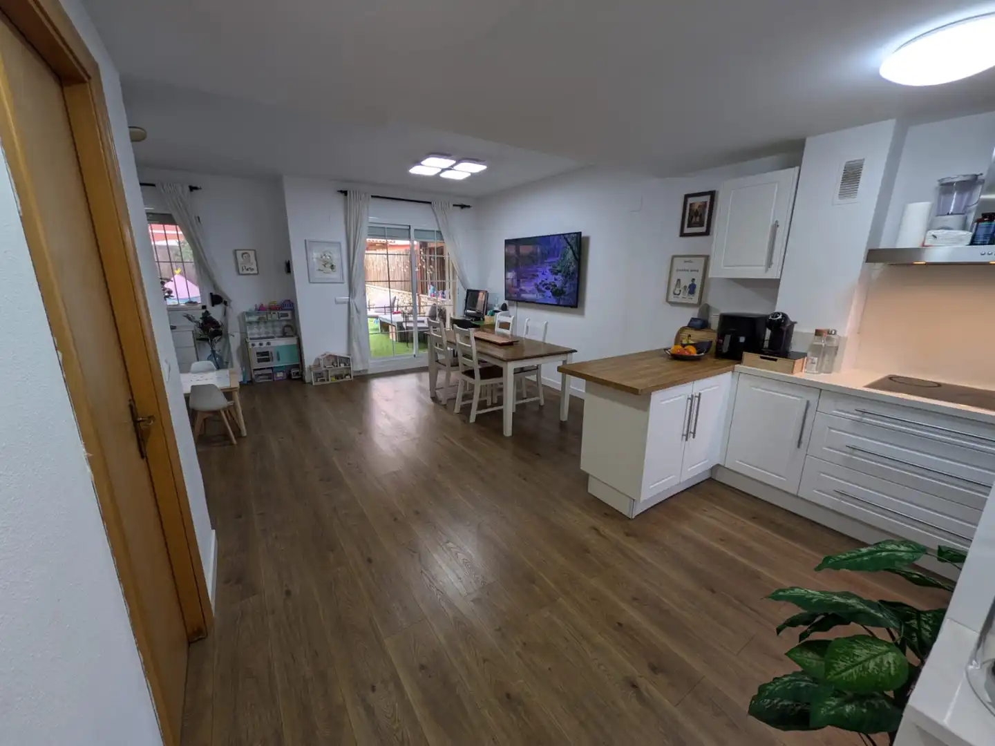 Cocina de Casa adosada en venta en La Pobla de Vallbona con Aire acondicionado, Calefacción y Jardín privado
