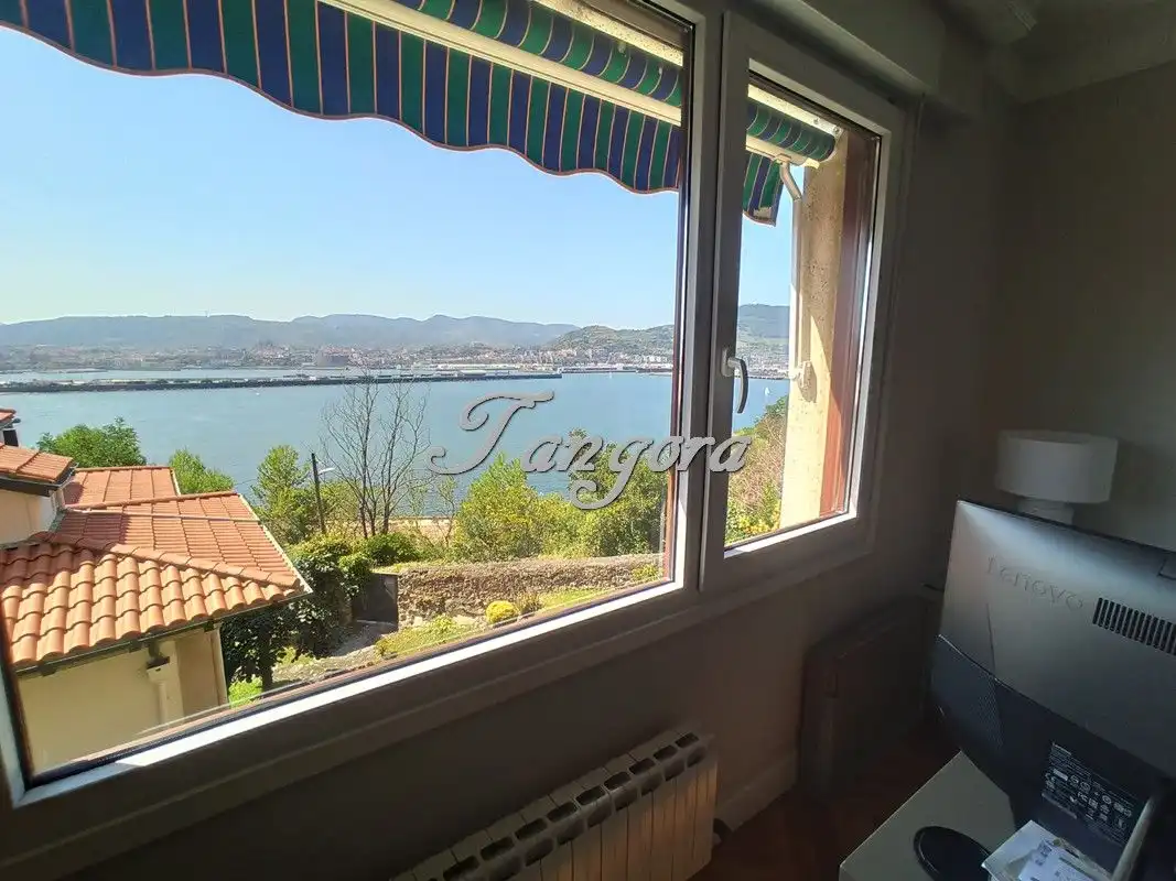 Bedroom of Flat for sale in Getxo   with Parquet flooring, Terrace and Storage room