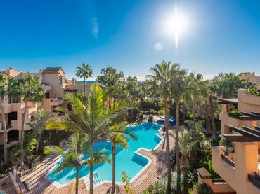 Penthouse with pool for sale in San Pedro de Alcántara