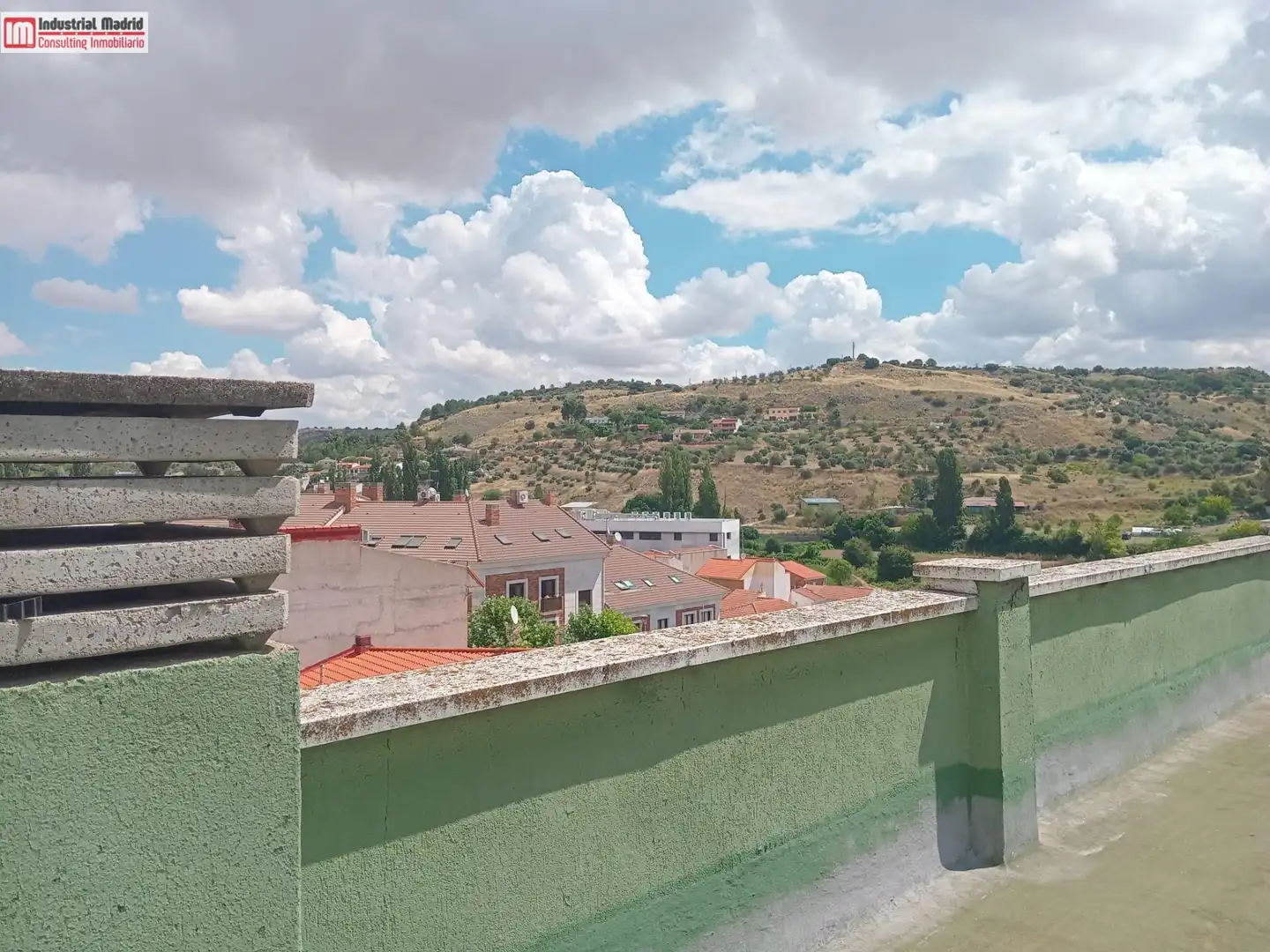 Vista exterior de Edificio en venta en Valdilecha