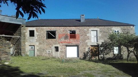 SE VENDE CASA DE PIEDRA SEMIREFORMADA  CON FINCA CERRADA CERCA DE BÓVEDA