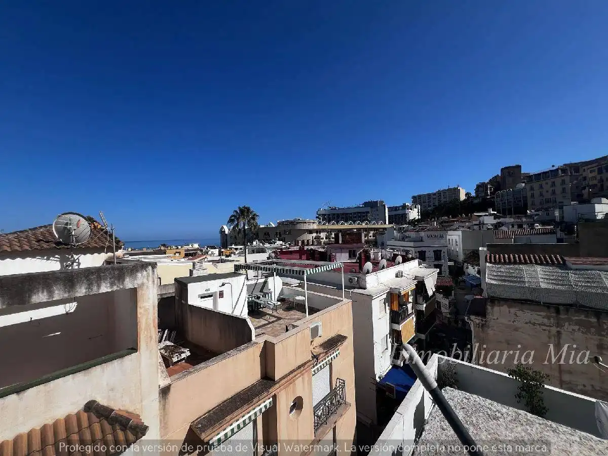 Vista exterior de Casa o xalet en venda en Torremolinos amb Aire condicionat i Balcó