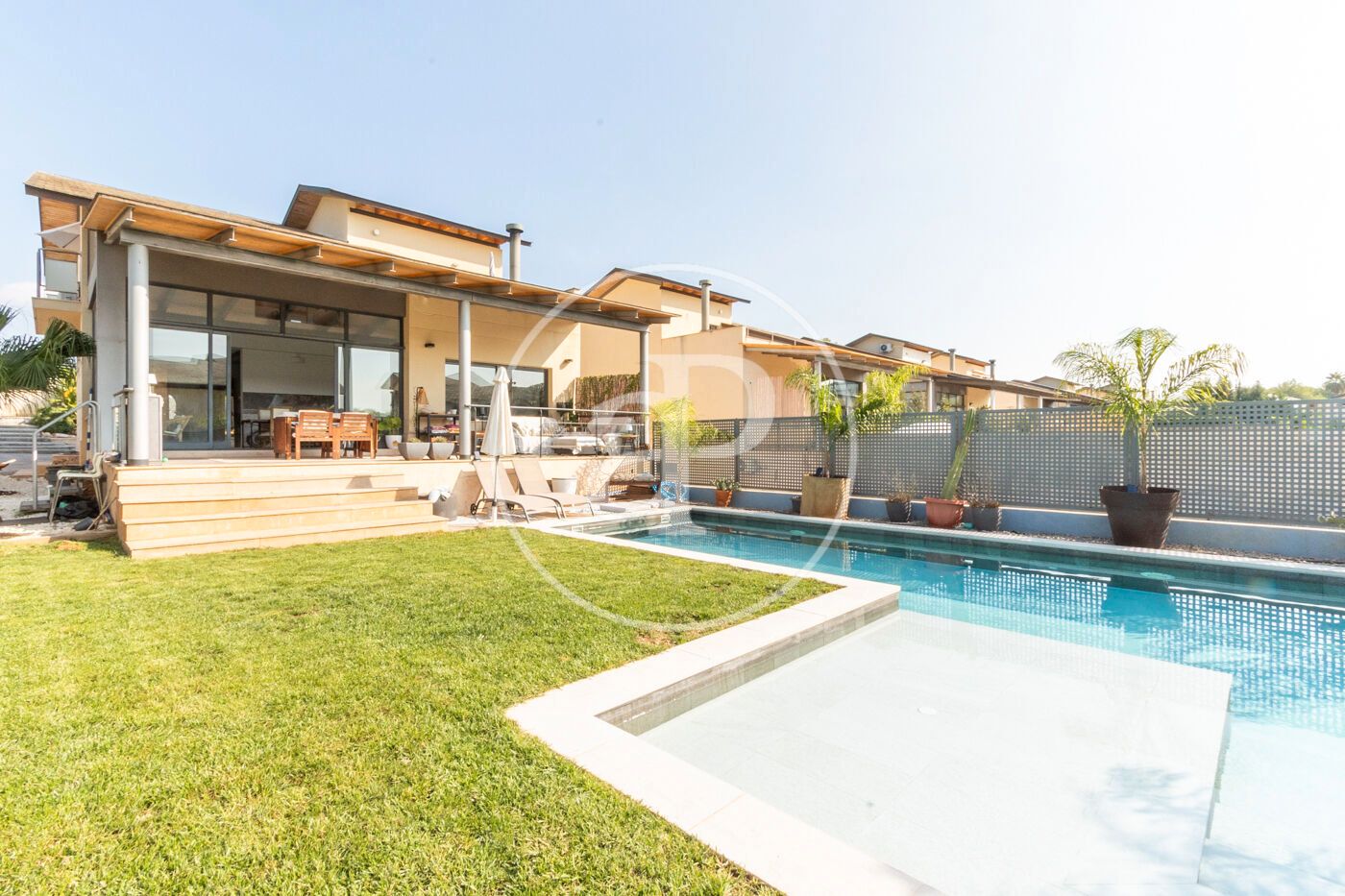 Vista exterior de Casa o xalet de lloguer en Chiva amb Aire condicionat, Calefacció i Jardí privat