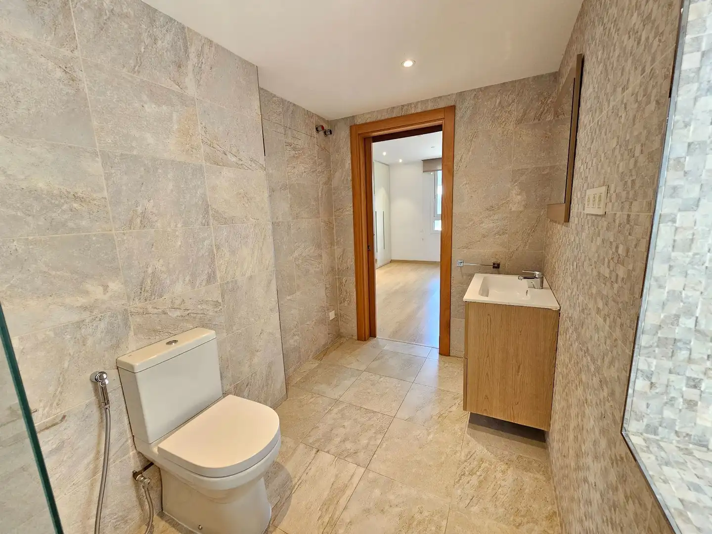 Bathroom of Flat for sale in Barcelona  with Air Conditioner, Heating and Terrace