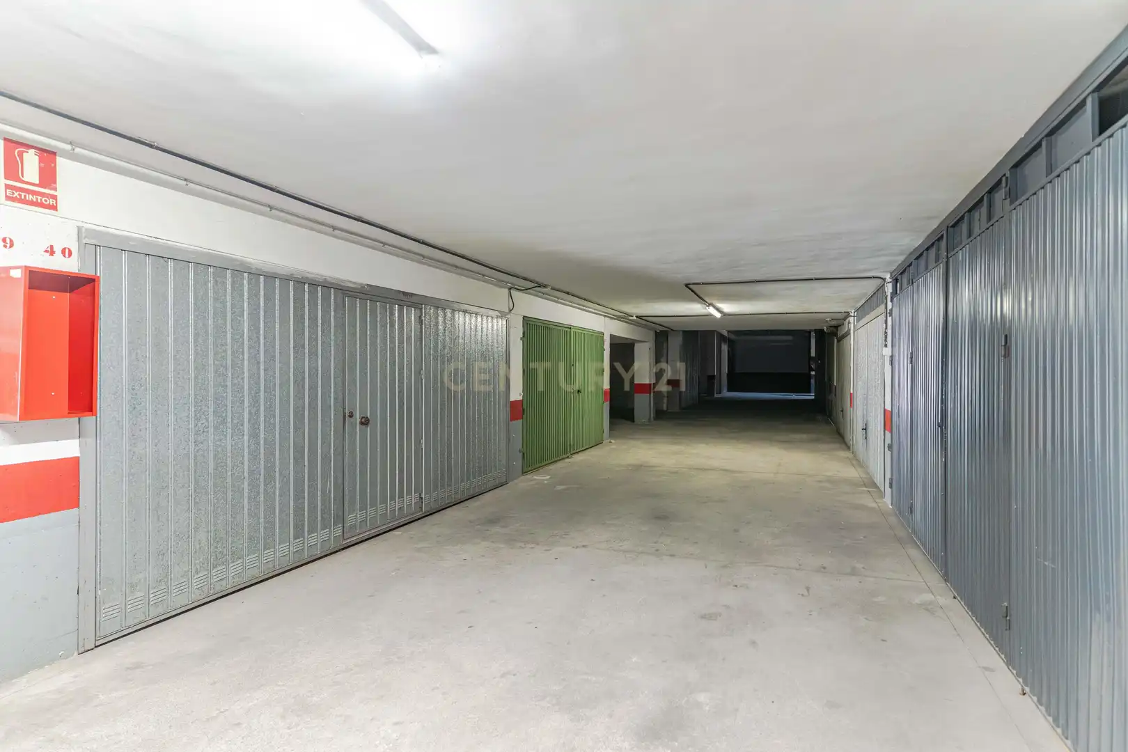 Parking of Flat for sale in Pulianas  with Air Conditioner and Washing machine