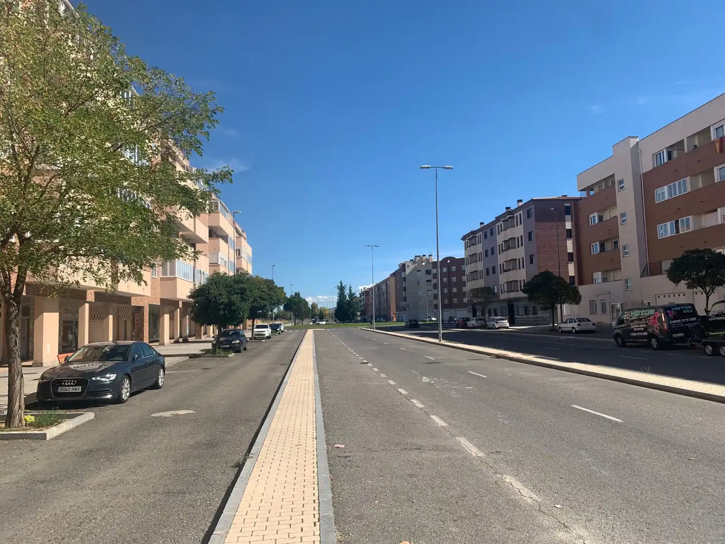 Vista exterior de Local de lloguer en Ávila