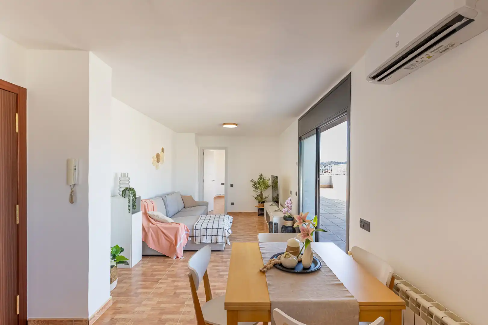 Sala de estar de Ático en venta en Terrassa con Aire acondicionado, Calefacción y Terraza