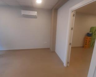 Premises to rent in Utrera  with Air Conditioner