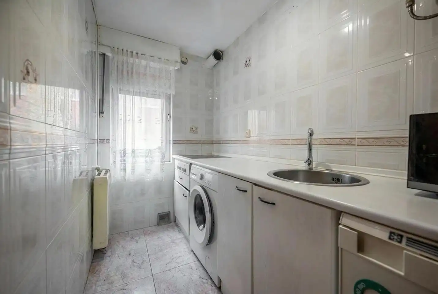 Cuina de Planta baixa en venda en Ávila amb Calefacció i Parquet