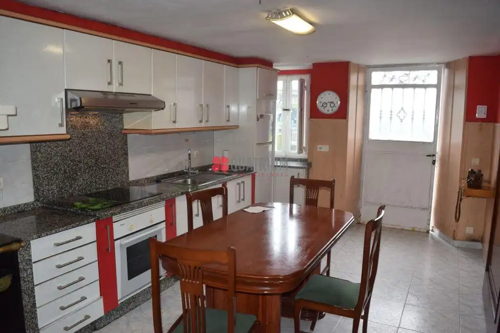 Cuina de Casa o xalet en venda en Teo amb Jardí privat