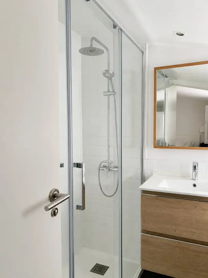 Badezimmer von Wohnungen zur Miete in Madrid mit Klimaanlage, Heizung und Möbliert