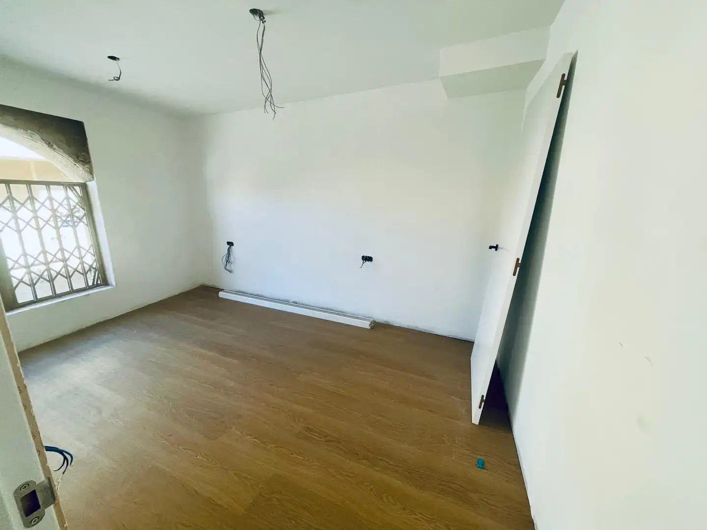 Maisonette zum Verkauf in Badalona mit Klimaanlage, Parkett und Abstellraum