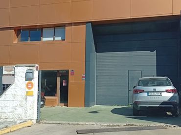Nau industrial de lloguer a Calle Brújula