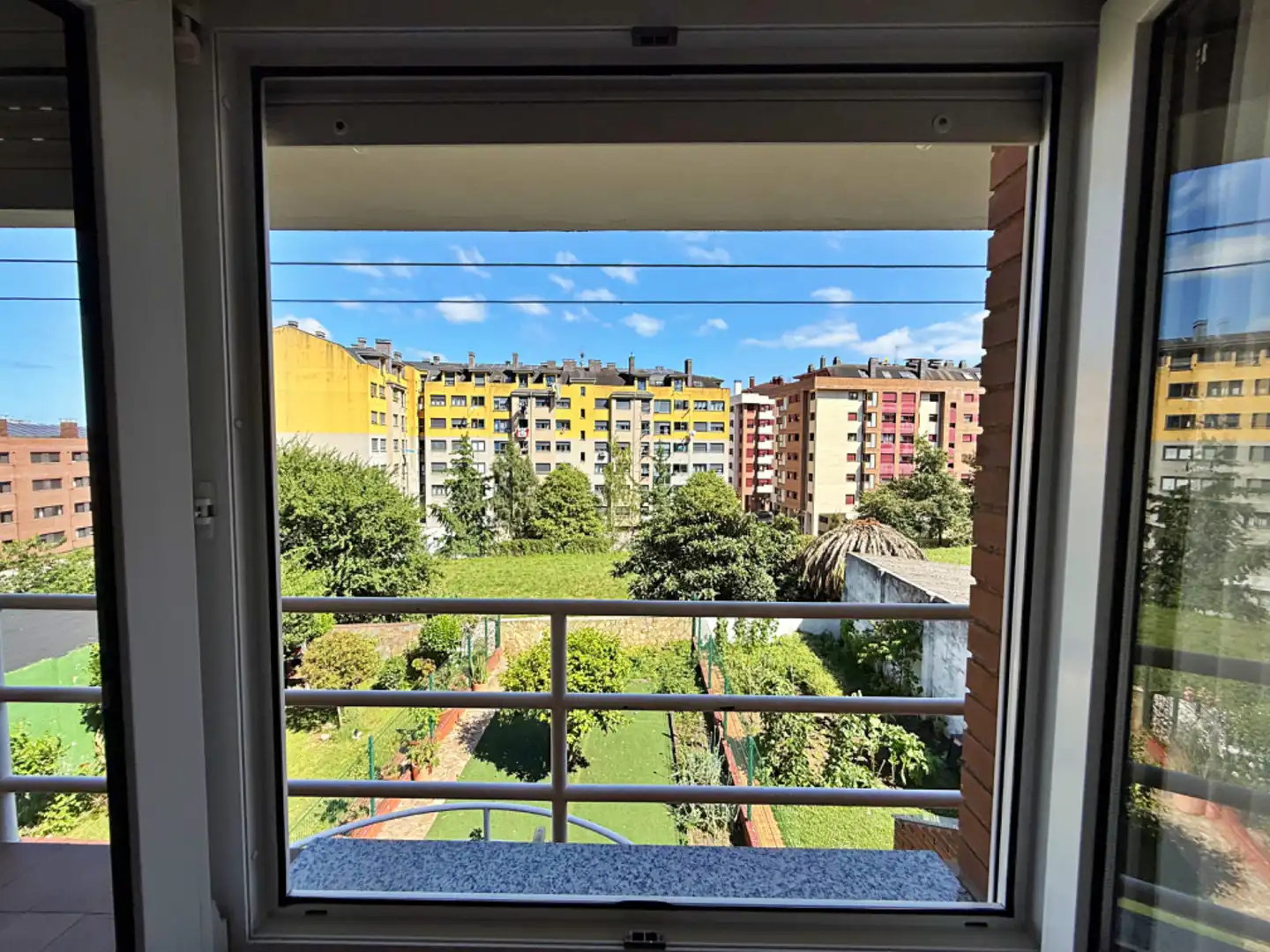 Terraza de Casa adosada en venta en Oviedo  con Calefacción, Jardín privado y Parquet