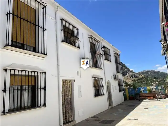Vista exterior de Casa adosada en venta en Zuheros con Aire acondicionado y Internet